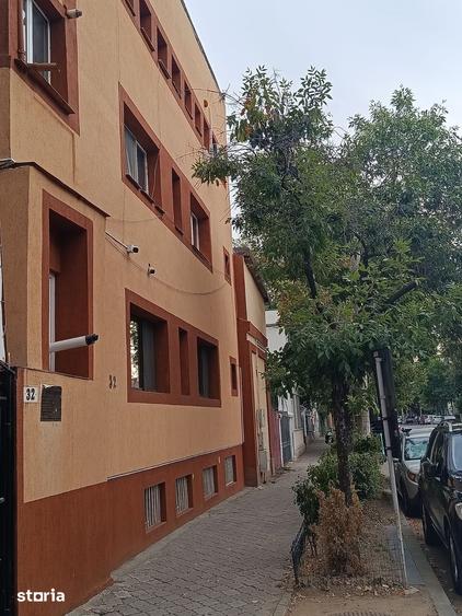 Apartament cu 3 camere, mobilat în Gara de Nord