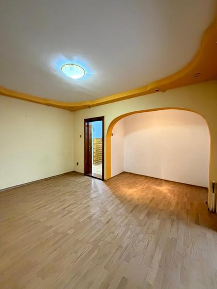 Apartament cu 3 camere decomandat în Micro 13