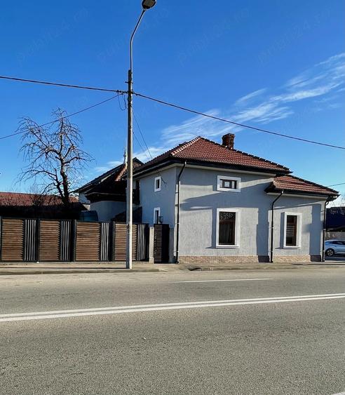 Casă cu 4 camere cu Teren 200 Mp în Central