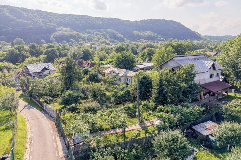Casă cu 5 camere cu Teren 850 Mp în Pruni