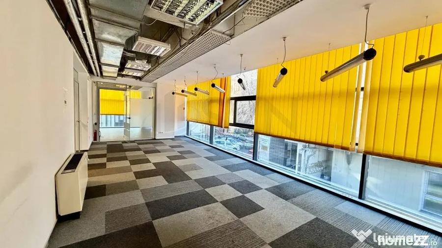 Spațiu comercial, de 89 mp, în Universitate
