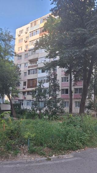 Apartament cu 2 camere decomandat în Casa de Cultură