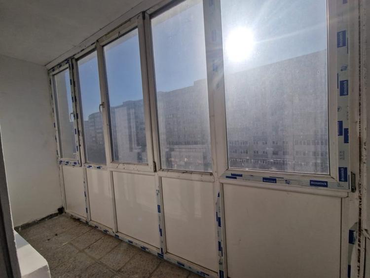Apartament cu 3 camere semidecomandat în Bucur Obor