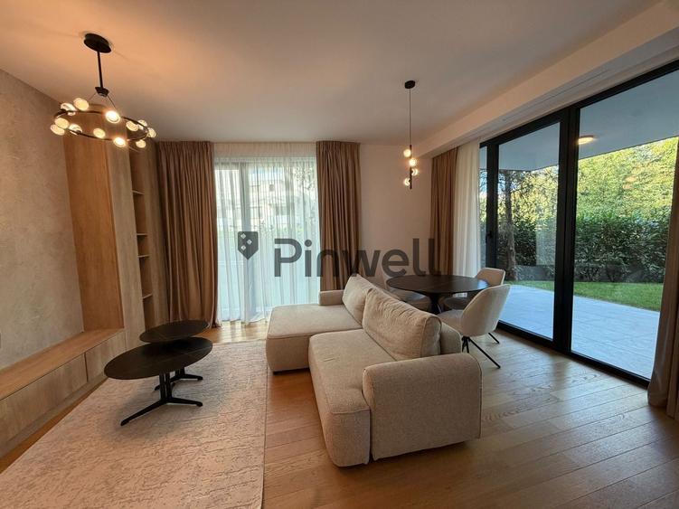 Apartament cu 3 camere semidecomandat, mobilat în Central