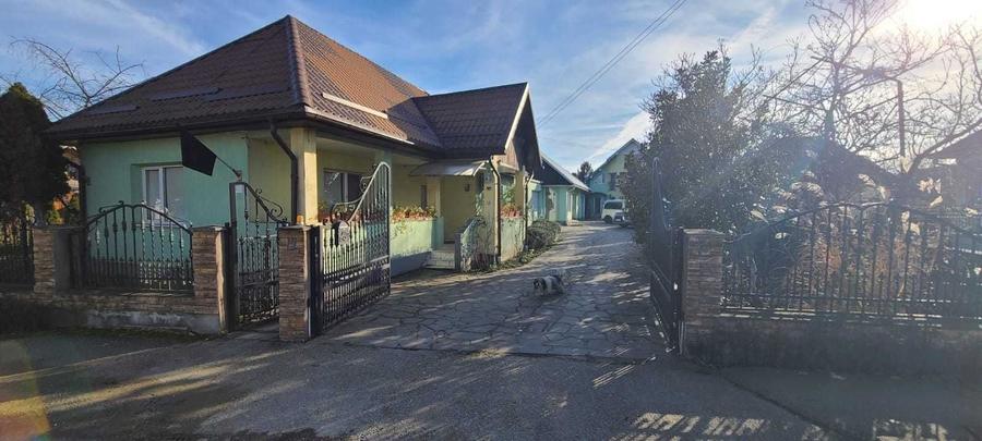 Casă cu 4 camere în Recea