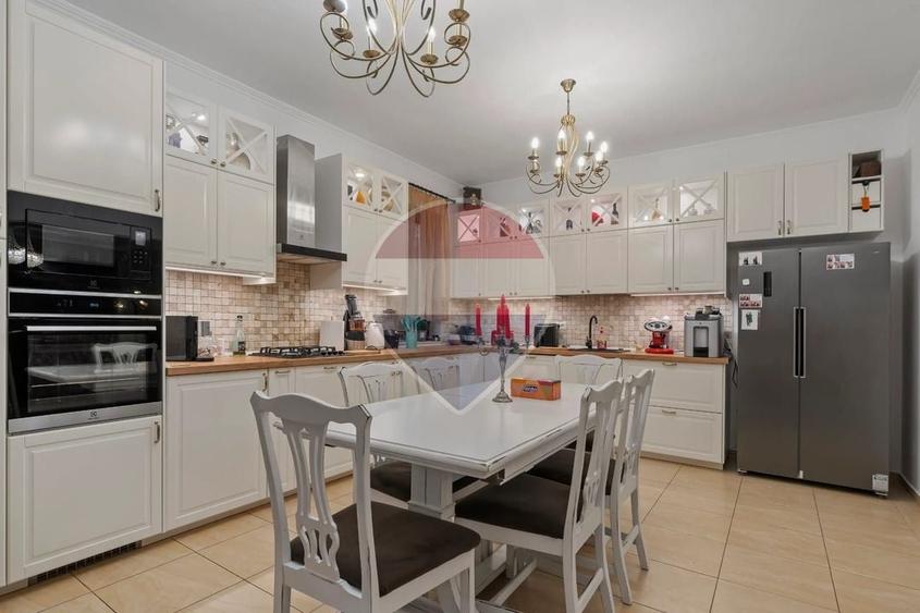 Casă individuală cu 6 camere cu Teren 535 Mp în Pipera