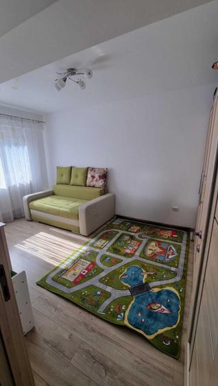 Apartament cu 3 camere decomandat, mobilat în Nicolina