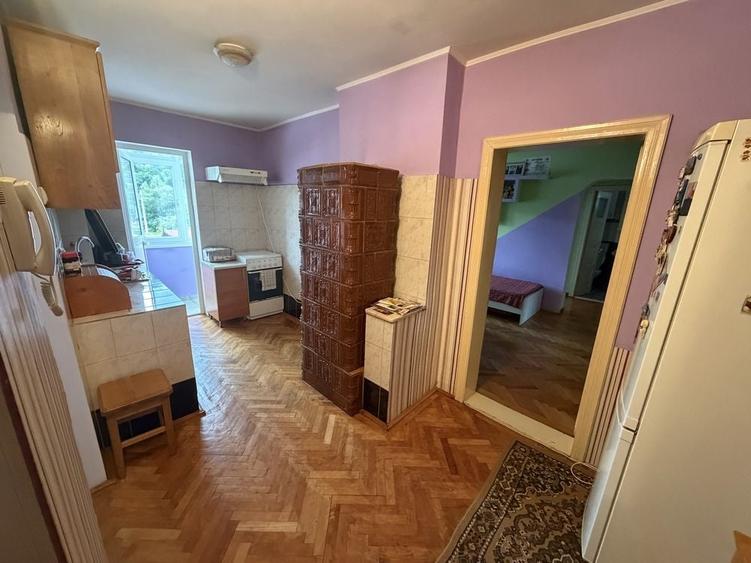 Apartament cu 4 camere semidecomandat în Central