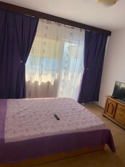 Apartament cu 3 camere semidecomandat în Exterior Vest