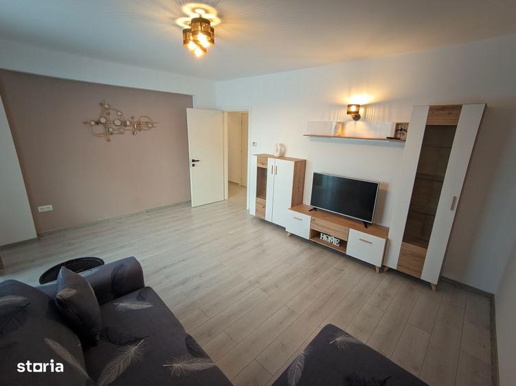 Apartament cu 3 camere decomandat, mobilat în Tractorul