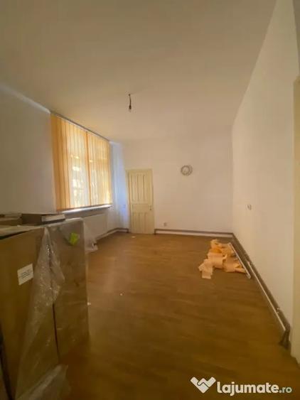 Casă cu 5 camere cu Teren 300 Mp în Ultracentral