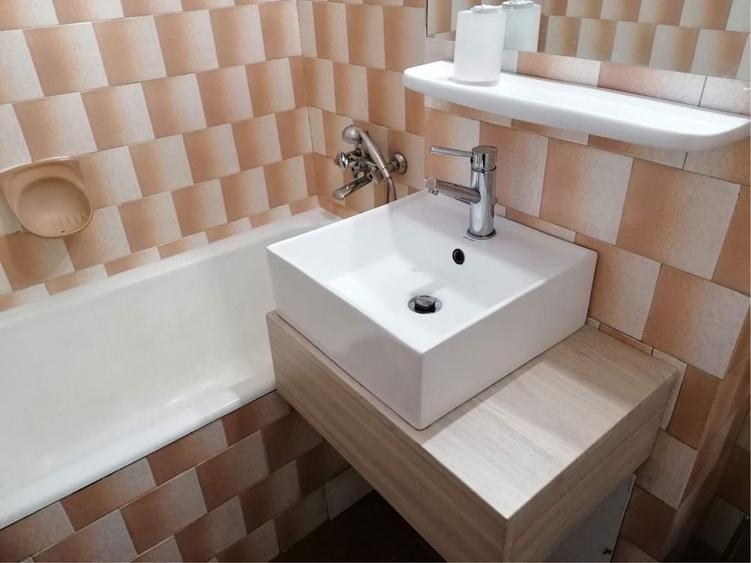 Apartament cu 3 camere semidecomandat în Grigorescu