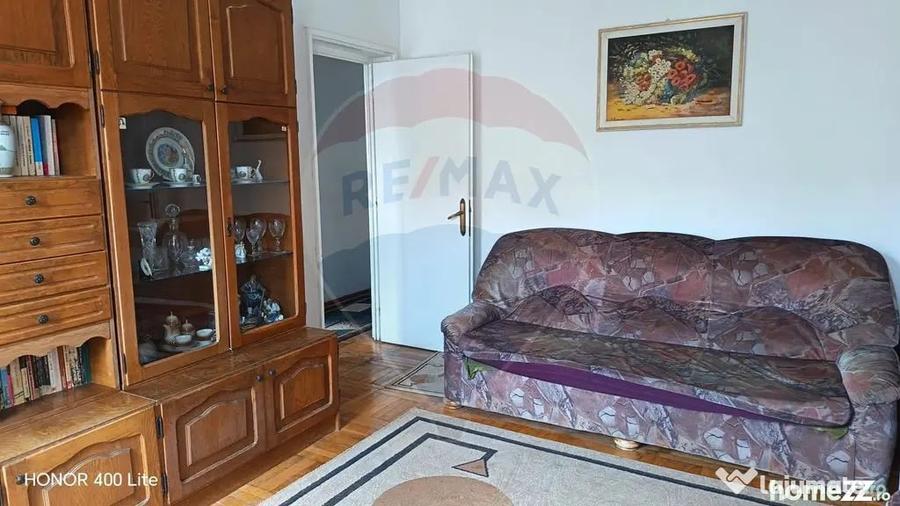 Apartament cu 3 camere semidecomandat în Gara de Nord