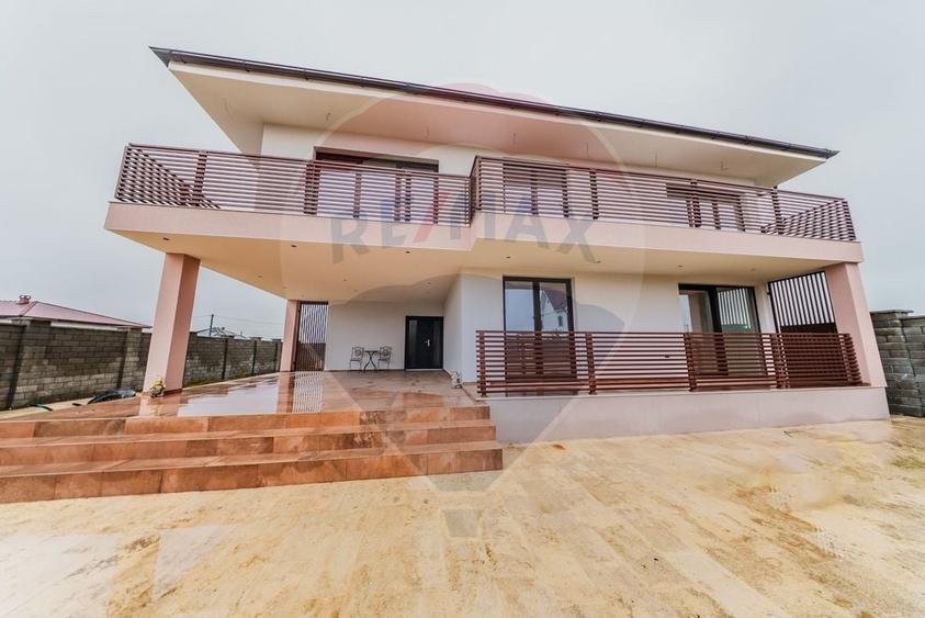 Casă cu 5 camere cu Teren 500 Mp în Vladimirescu