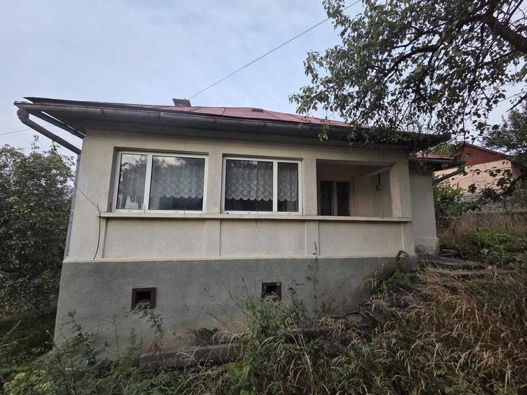 Casă cu 3 camere în Cireșoaia