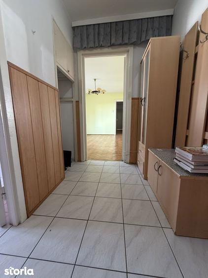 Apartament cu 3 camere semidecomandat în Circumvalațiunii