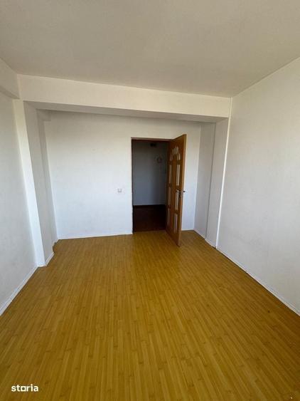Apartament cu 3 camere decomandat în Traian