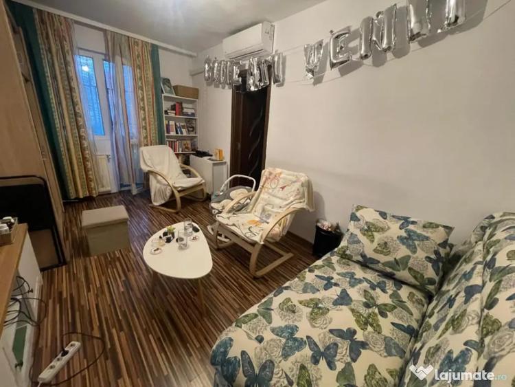 Apartament cu 3 camere semidecomandat în Craiovița Nouă