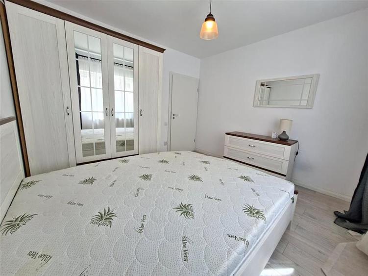 Apartament cu 3 camere decomandat, mobilat în Exterior Sud