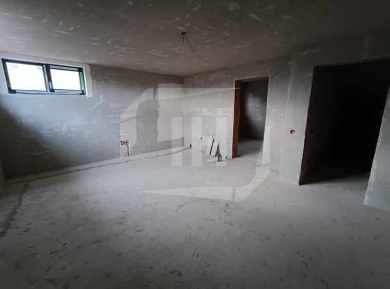 Duplex cu 4 camere cu Canalizare în Dâmbul Rotund