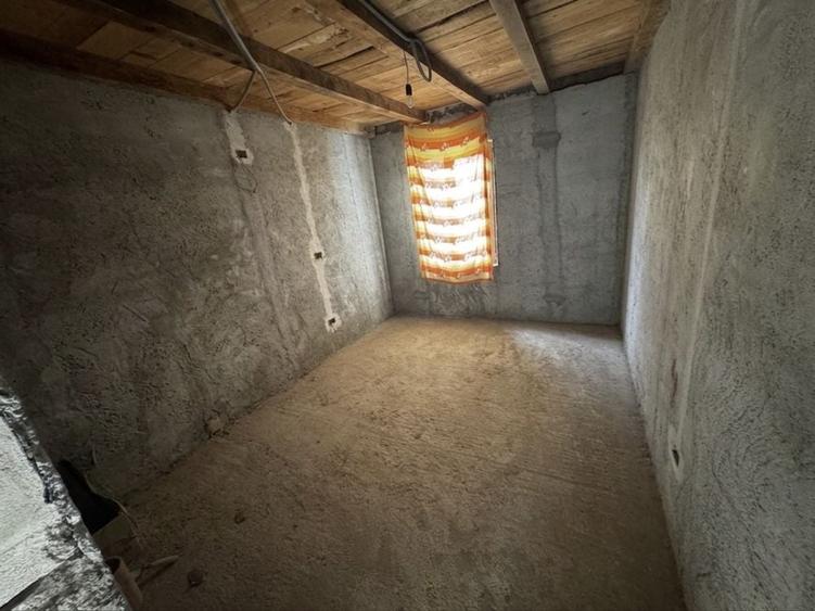 Casă cu 4 camere în Vânători