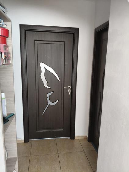 Apartament cu 3 camere semidecomandat în Drumul Taberei