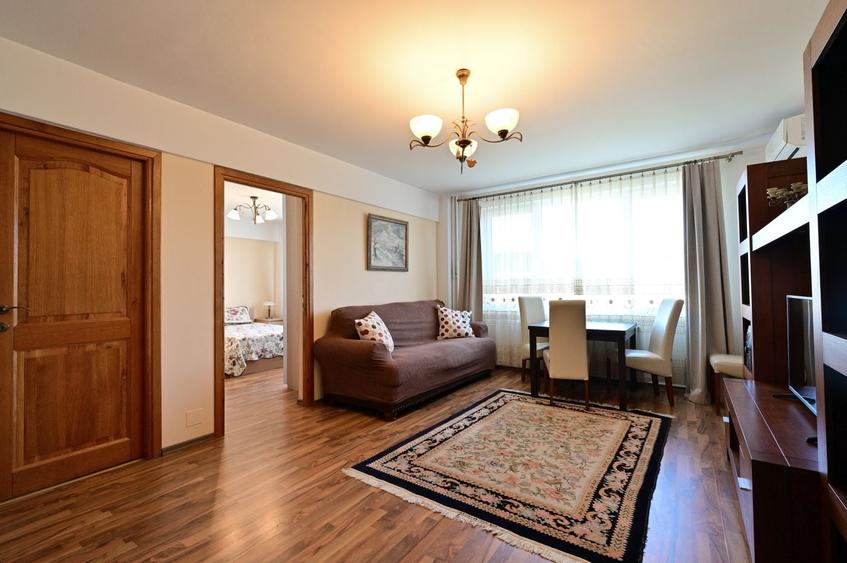 Apartament cu 3 camere semidecomandat în Sala Palatului