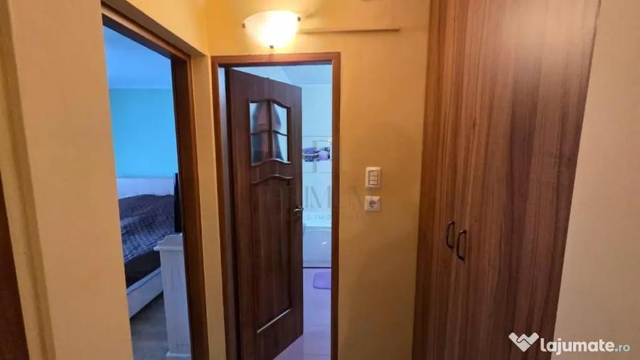 Apartament cu 3 camere decomandat în Torontalului
