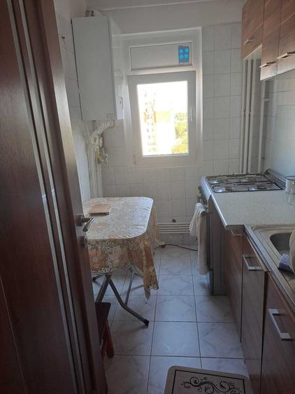 Apartament cu 2 camere semidecomandat în Craiovița Nouă