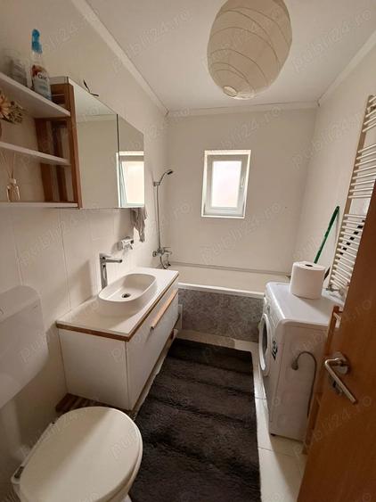 Apartament cu 3 camere semidecomandat în Florești