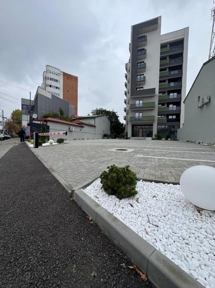 Spațiu comercial, de 300 mp, în Cornitoiu