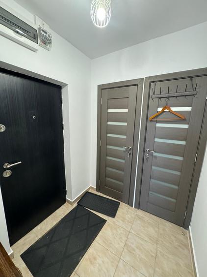 Apartament cu 3 camere semidecomandat, mobilat în Drumul Taberei