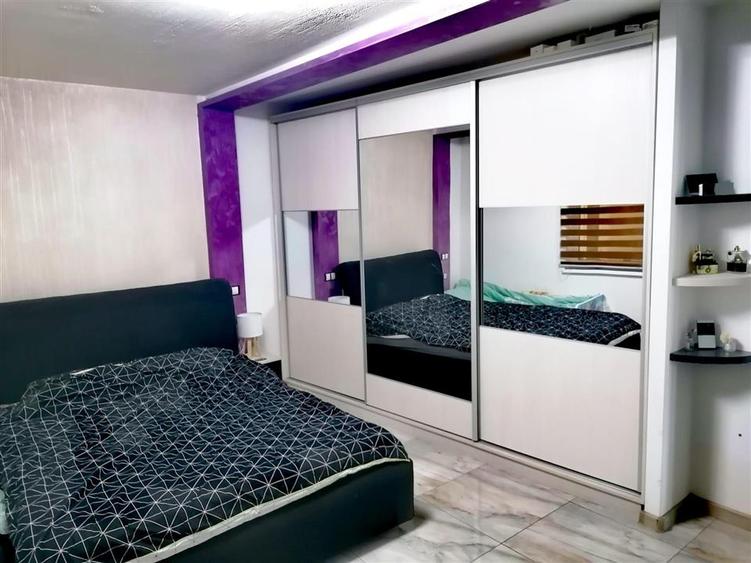 Casă individuală cu 5 camere cu Canalizare în Vărsătura