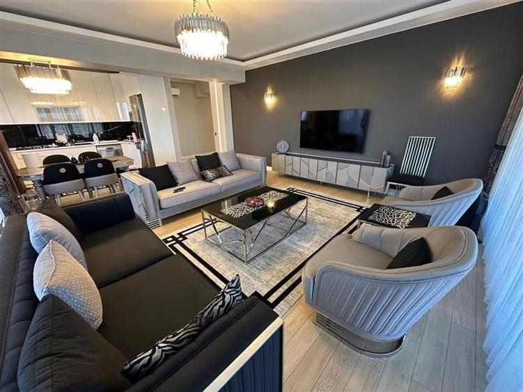 Apartament cu 3 camere decomandat, mobilat în Pipera