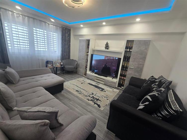 Apartament cu 2 camere decomandat, mobilat în Central