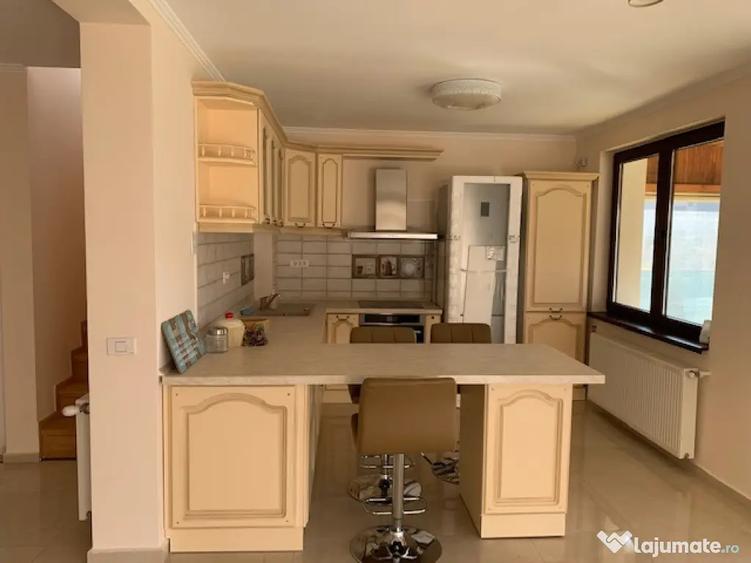 Casă cu 5 camere cu Teren 450 Mp în Central
