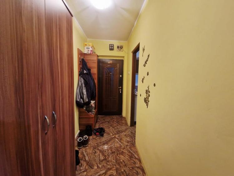 Apartament cu 3 camere semidecomandat, mobilat în Bucur Obor