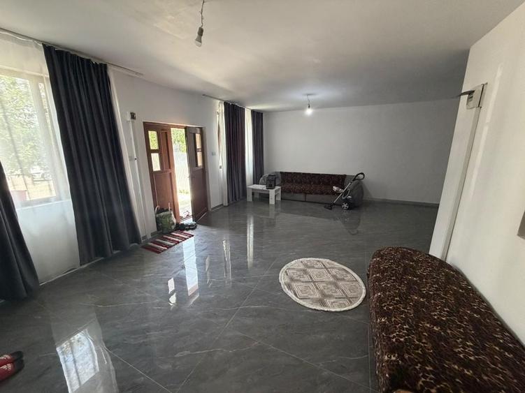 Casă cu 3 camere cu Teren 350 Mp în Giurgiului