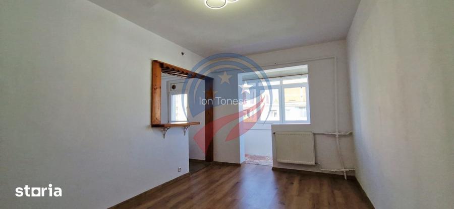 Apartament de vanzare in zona Craiovita langa Scoala Mihai Viteazul