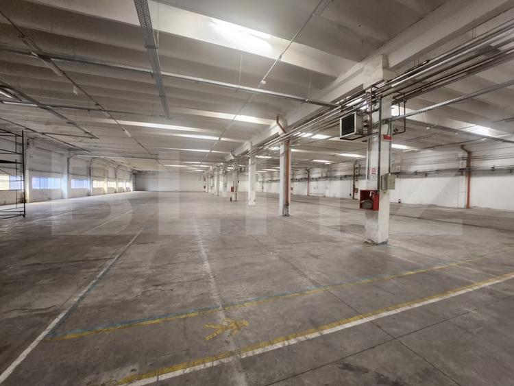 Spațiu industrial, de 2,927 mp, în Industrială