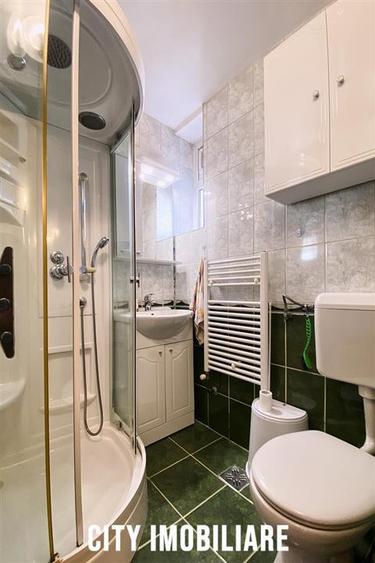 Apartament cu 3 camere decomandat, mobilat în Central