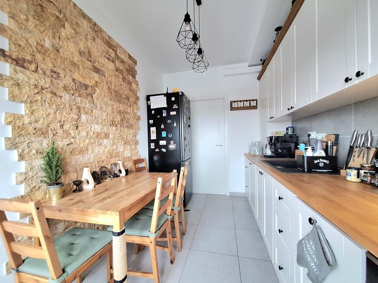 Apartament cu 3 camere decomandat în Băneasa