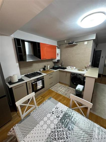 Apartament cu 2 camere decomandat, mobilat în Central