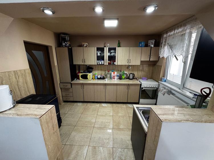 Casă cu 4 camere în Central