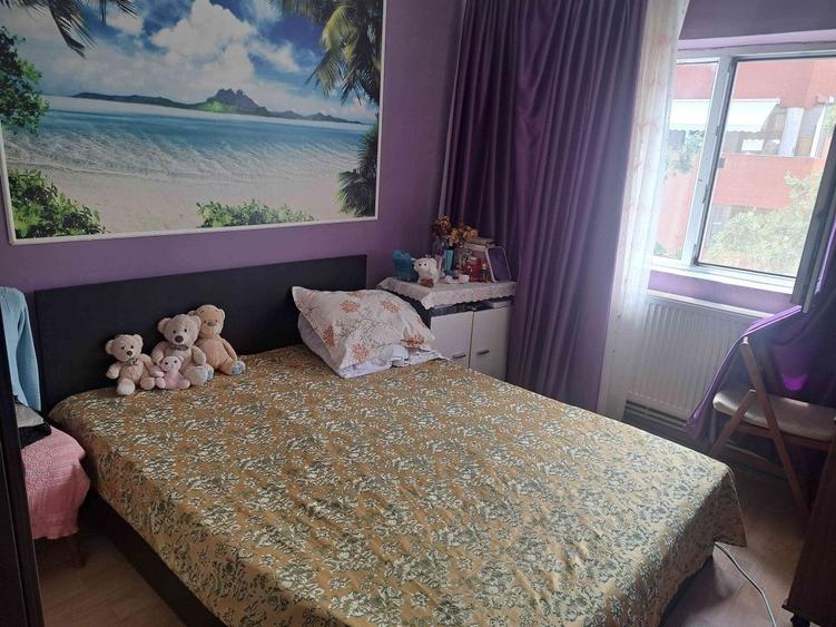Apartament cu 4 camere decomandat în Carrefour