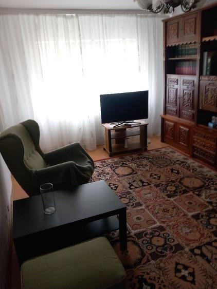 Apartament cu 3 camere decomandat în Sud