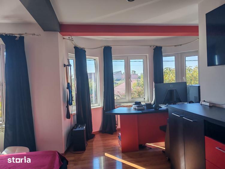 Casă cu 4 camere cu Teren 333 Mp în Central