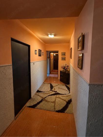 Apartament cu 4 camere decomandat în Sebastian