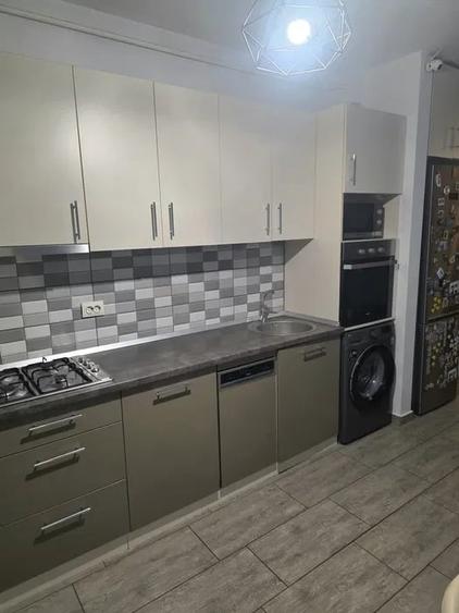 Apartament cu 3 camere semidecomandat, mobilat în Florești — fotografia 3
