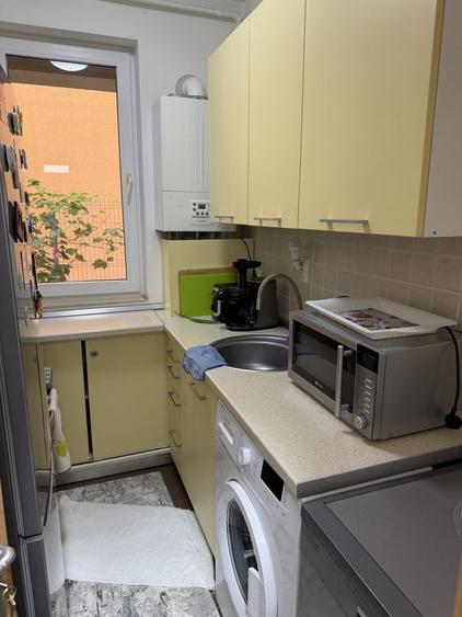 Apartament 2 camere decomandat de vanzare + curte proprie , str amurgului nr 37,parter /2 - 6